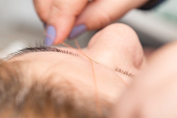Achieve a Non-Surgical Facelift: How PDO Threads Lift & Smooth Aging Skin